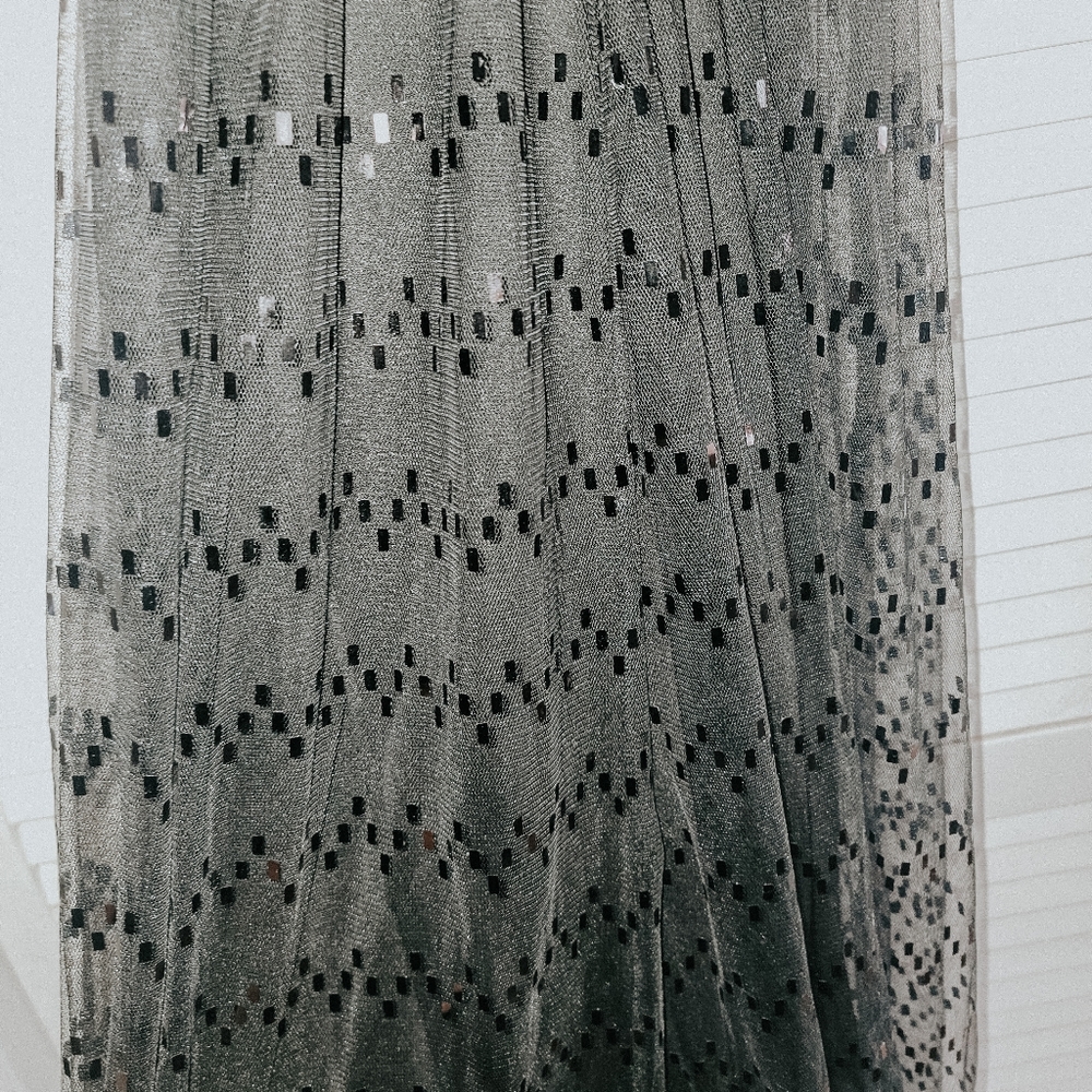 Dress - Picture 4 of 5